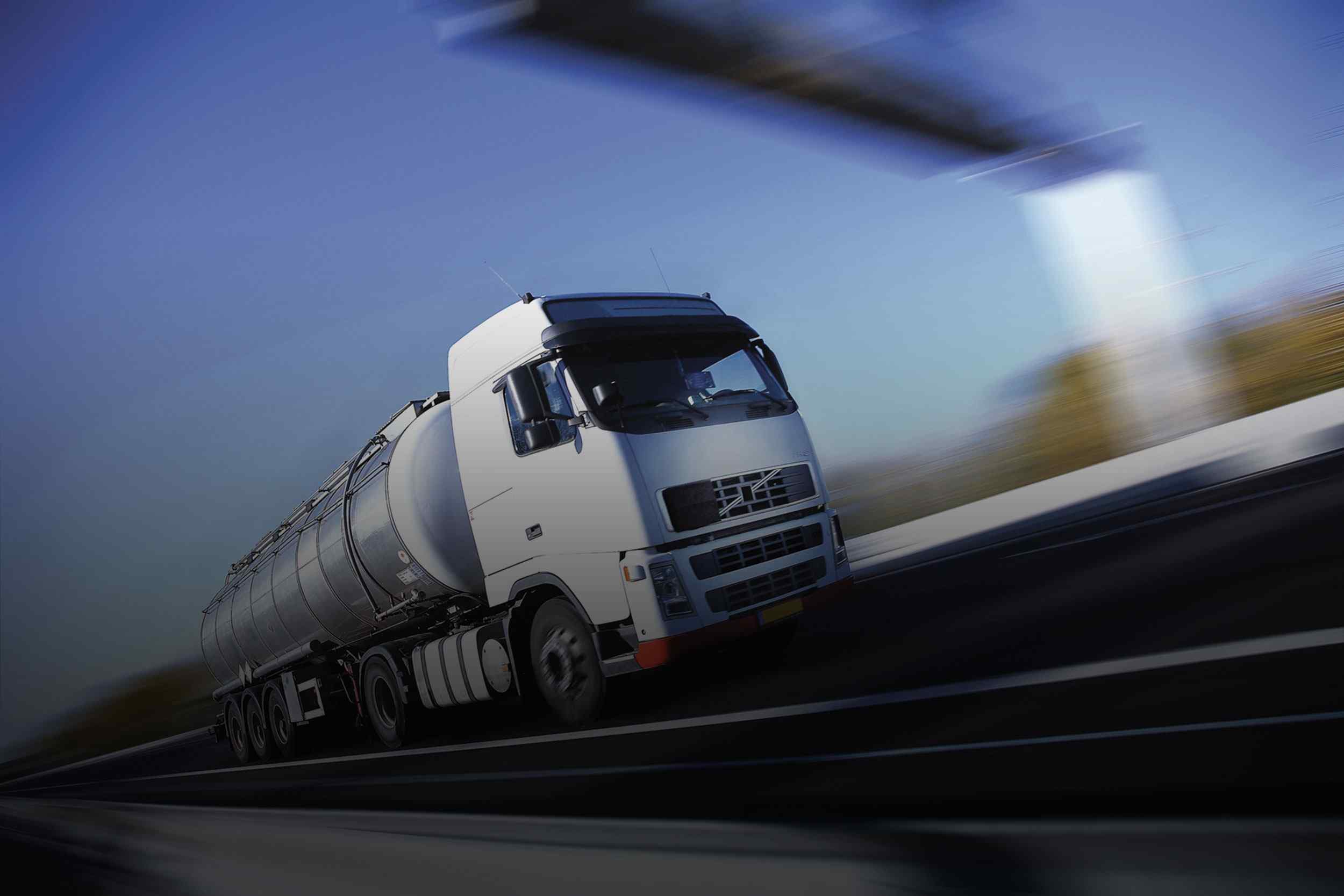 http://domalog.it/wp-content/uploads/2015/09/White-Truck-single.jpg